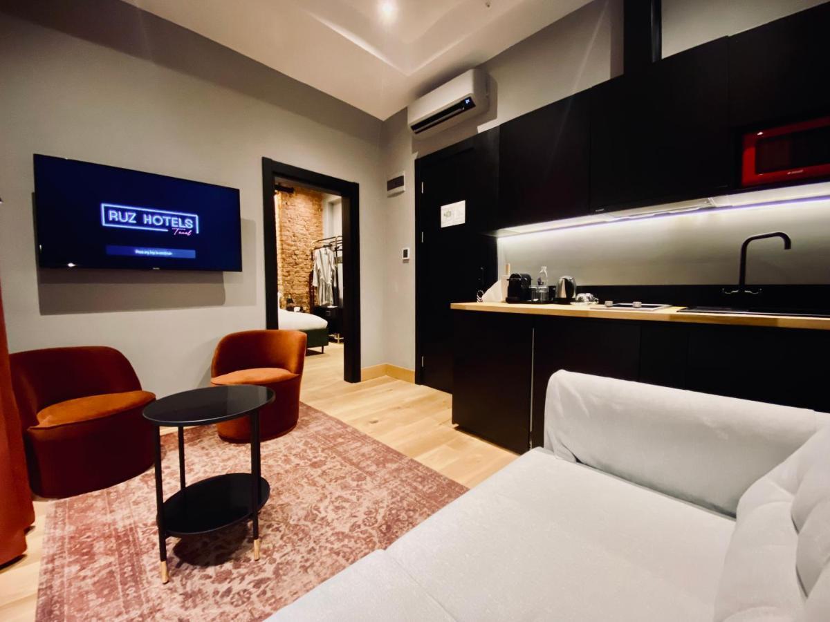 Ruz Hotels Istanbul Ngoại thất bức ảnh A room at the hotel