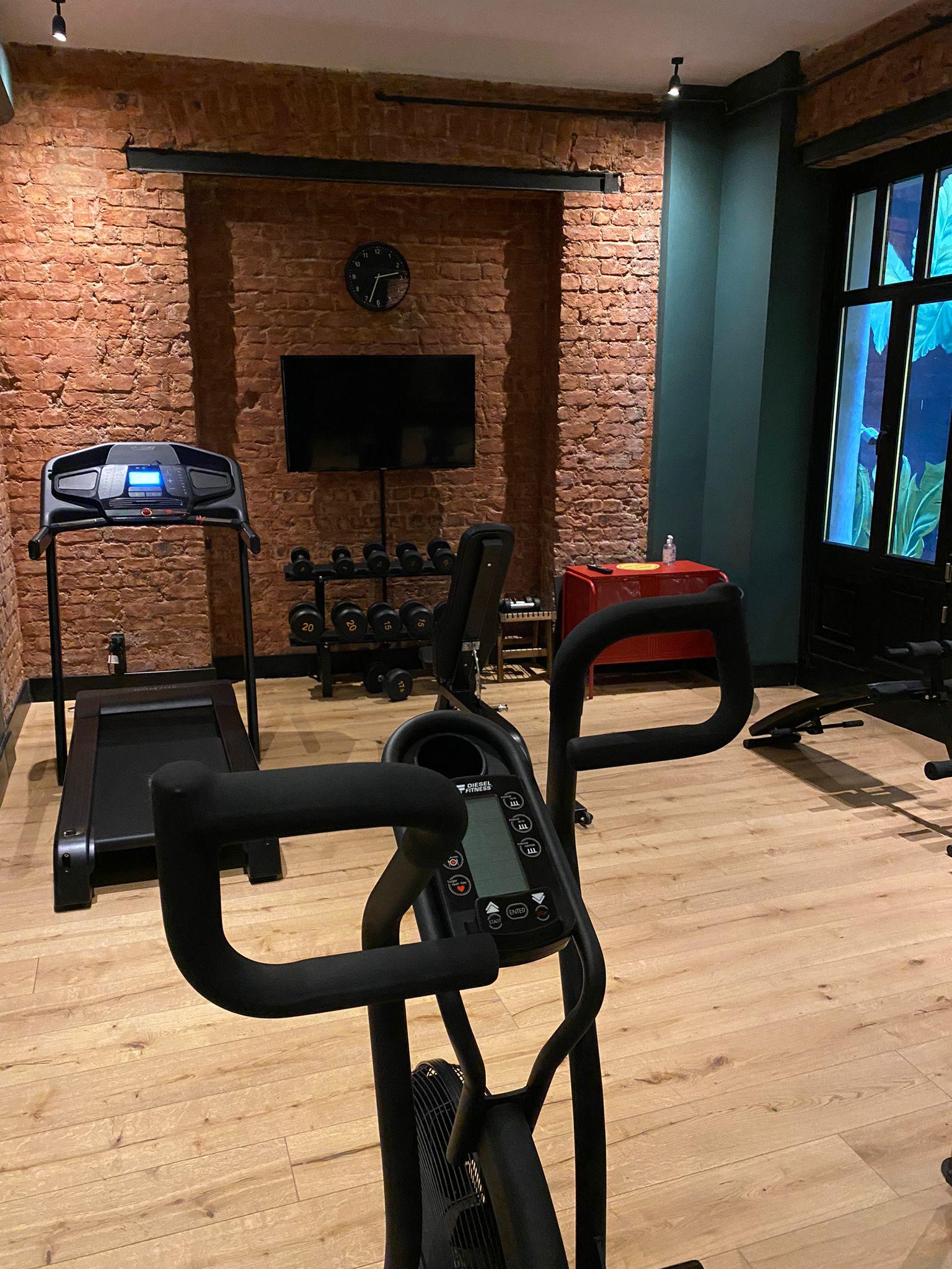 Ruz Hotels Istanbul Ngoại thất bức ảnh A home gym