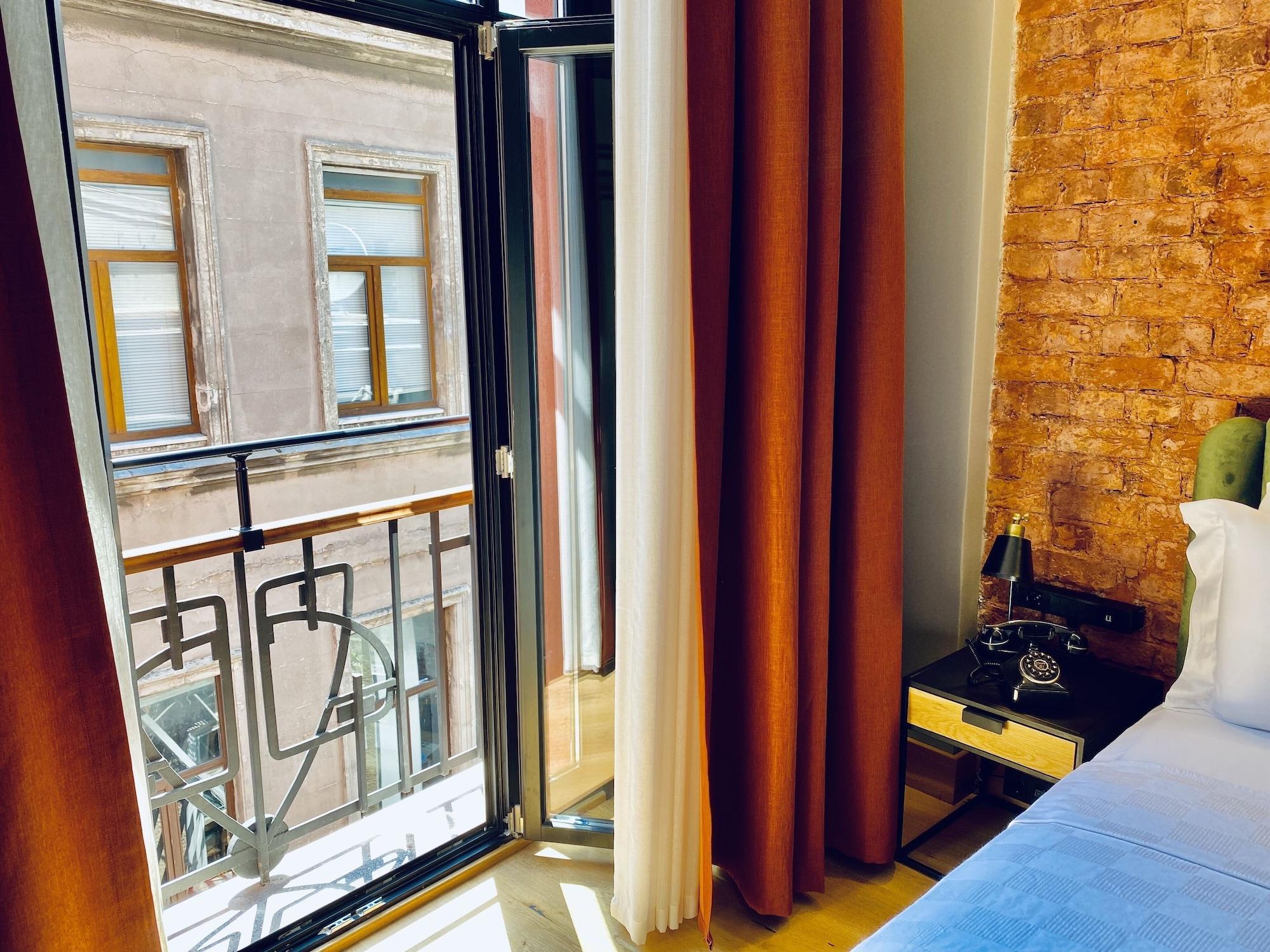 Ruz Hotels Istanbul Ngoại thất bức ảnh A room at the hotel