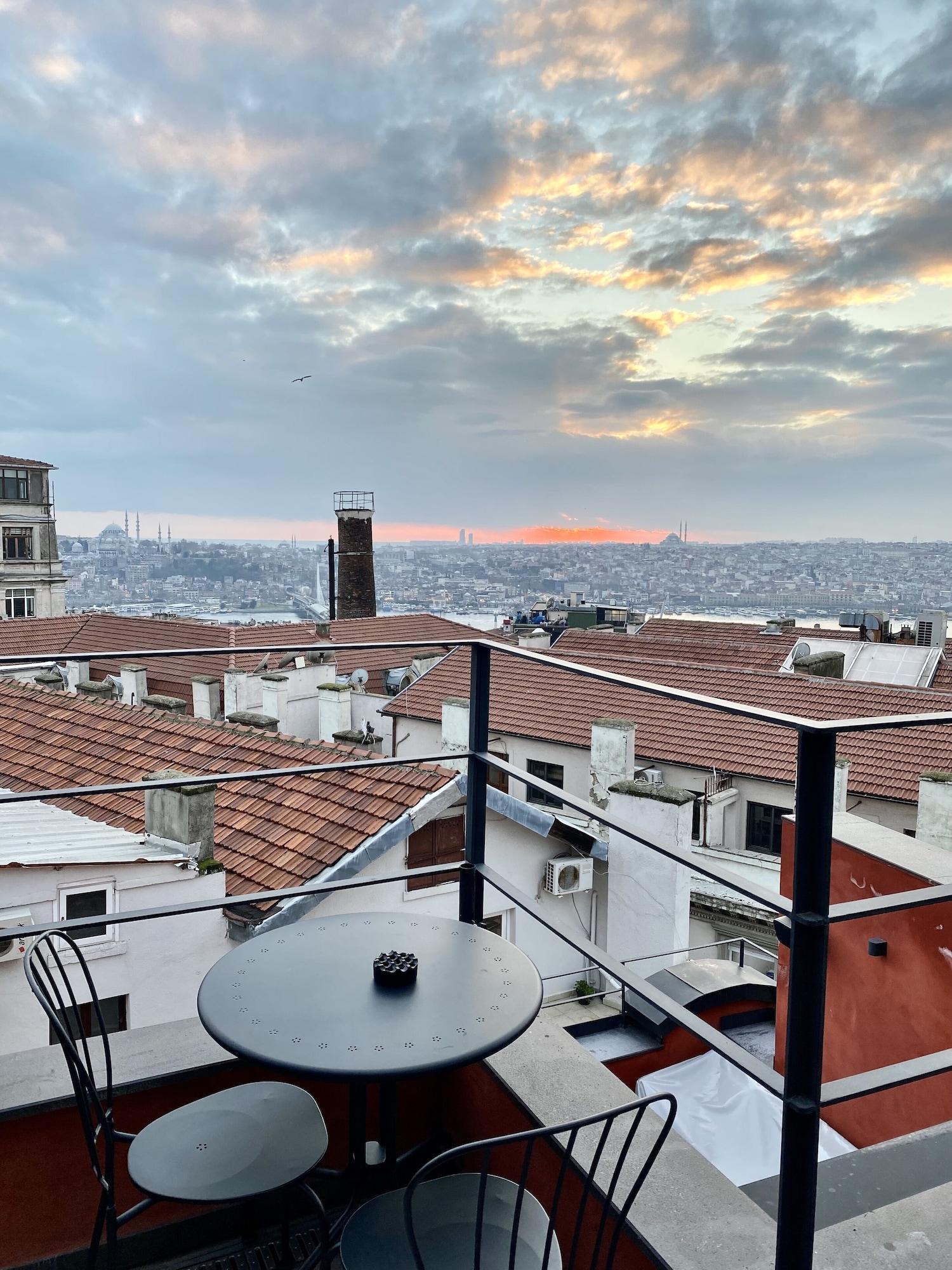 Ruz Hotels Istanbul Ngoại thất bức ảnh View of the Bosphorus from the hotel