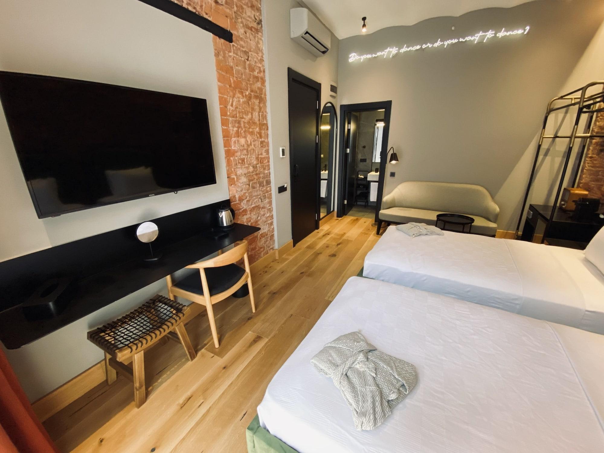 Ruz Hotels Istanbul Ngoại thất bức ảnh A room at the hotel