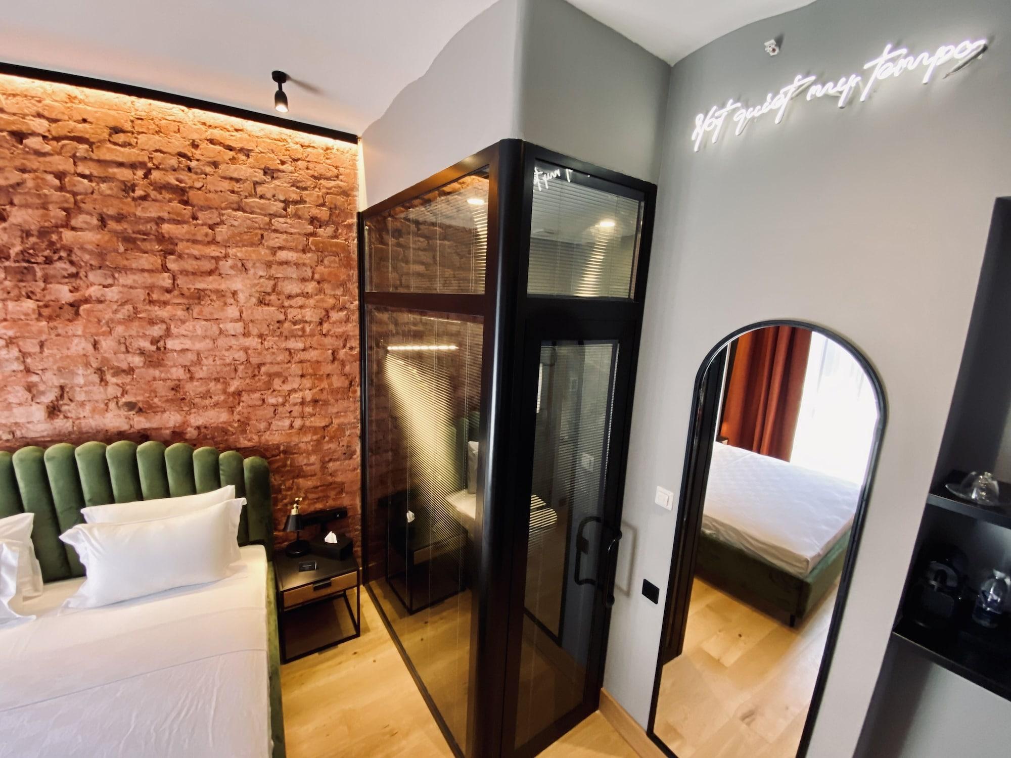 Ruz Hotels Istanbul Ngoại thất bức ảnh A room at the hotel